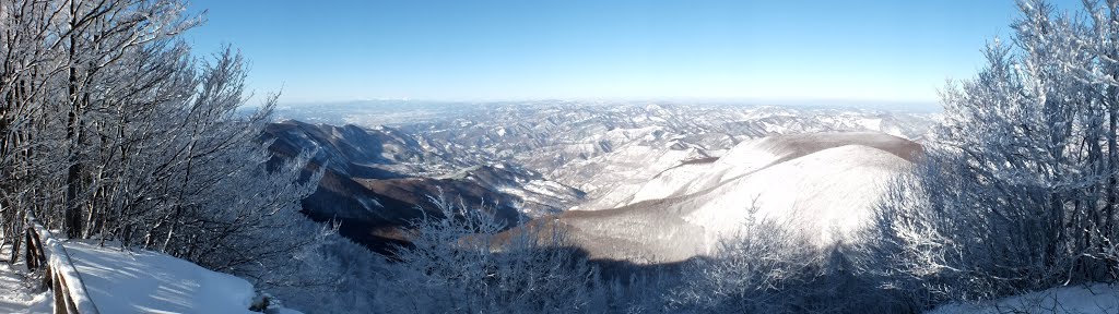 Panorama innevato dal Monte Falco by Mario Nocentini