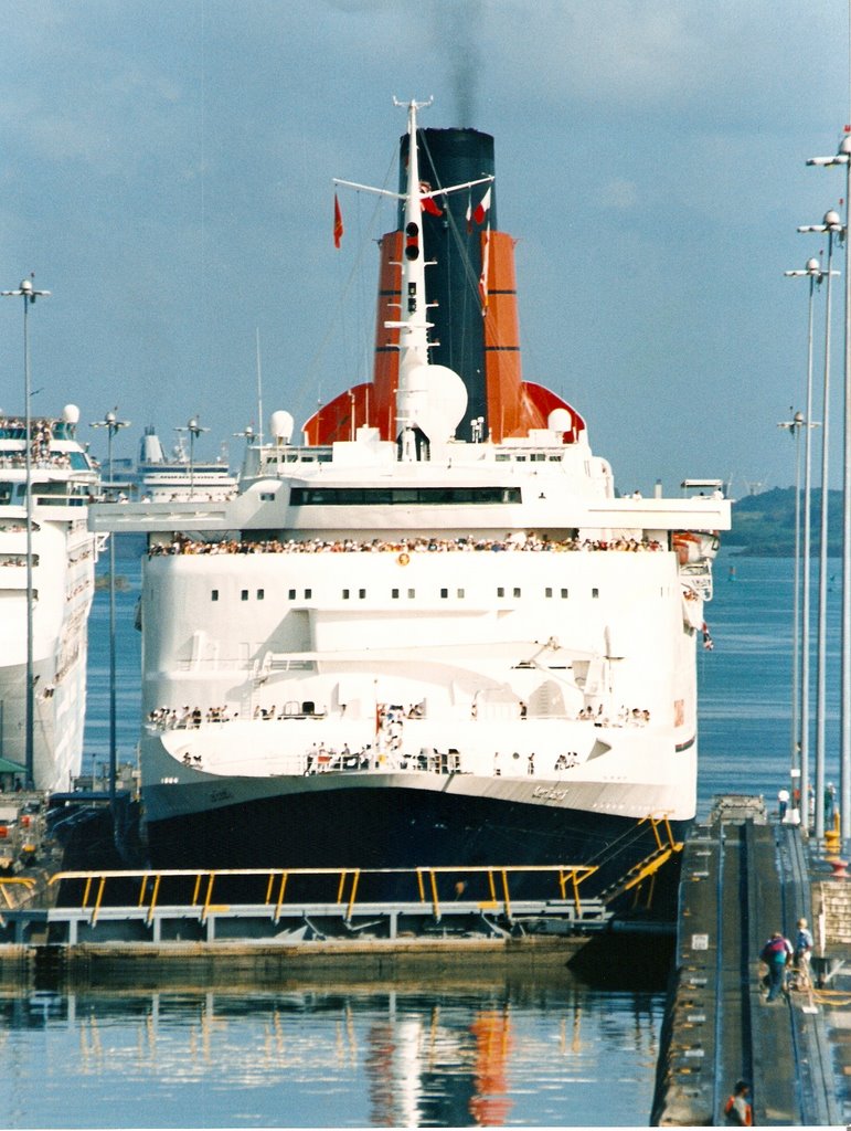 By QE2 Photographer QE2 in Panama Kanal by çetin çakır