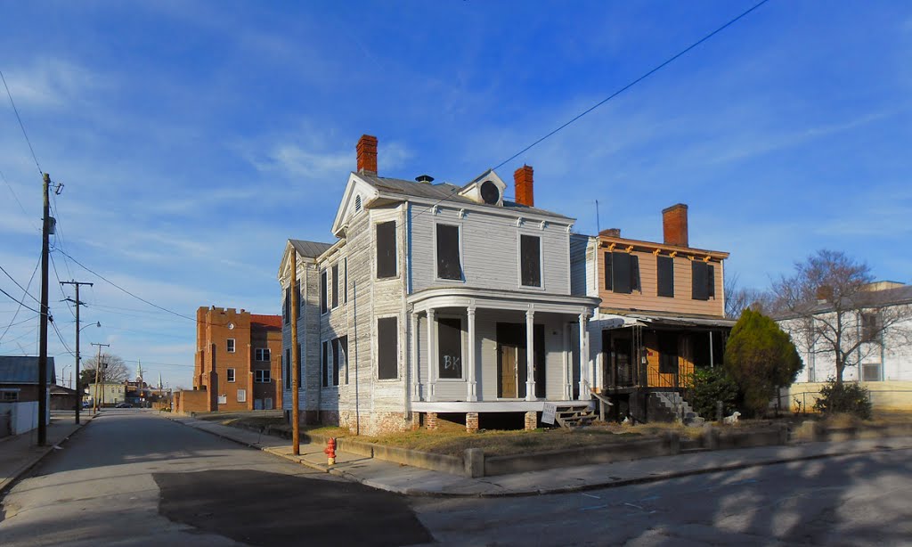 Currently Unlived in Homes, Petersburg, VA by r.w.dawson