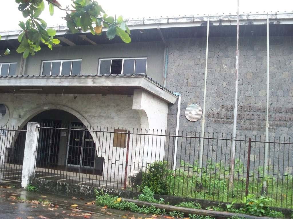 The former GSIS offices - a former hotel turned into a host of GSIS offices then in Dumaguete City, Oriental Negros, Philippines by kang © francis b i ♣