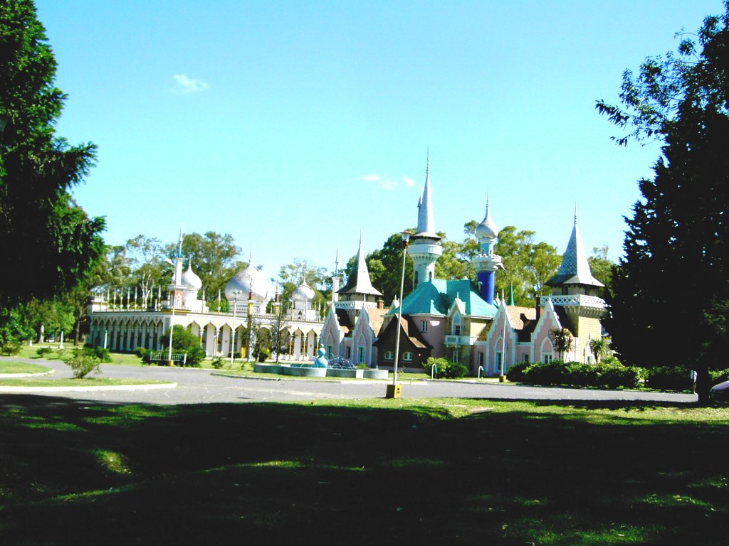 REPÚBLICA DE LOS NIÑOS, LA PLATA, ARGENTINA by GERARDO LIZANO MARÍN