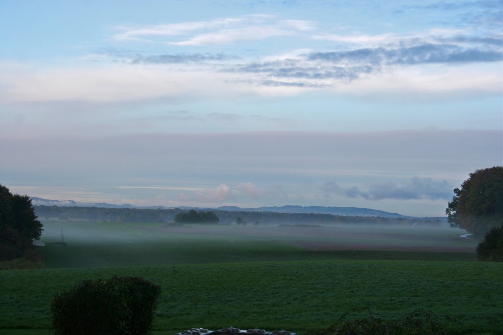 GRABENSTÄTT-MARWANG - Der Berger-Hof - Blick Richtung Herrenchiemsee durch den Morgennebel by ReinhardKlenke