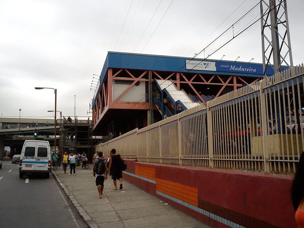 Estação de Madureira 1 by Antonio Luiz Barboza Correia