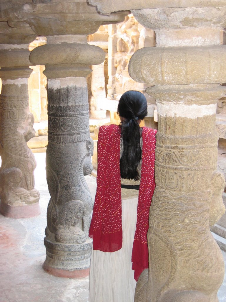 Vaikuntha Perumal Temple, Pillared Lobby by omshakti