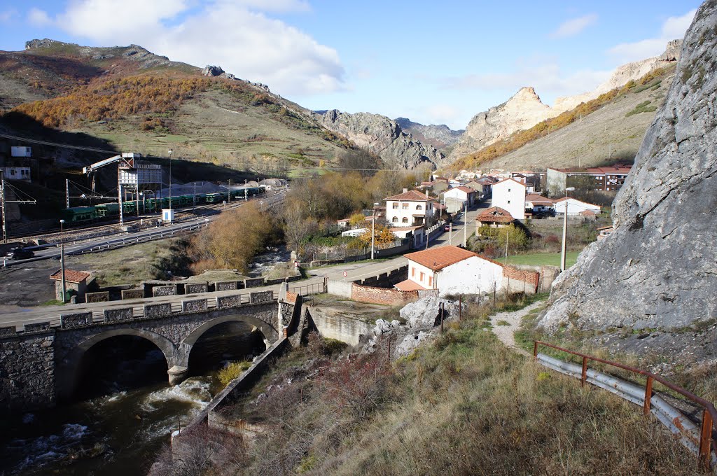 La Vid. by La Casa del Chiflón (Bulnes)