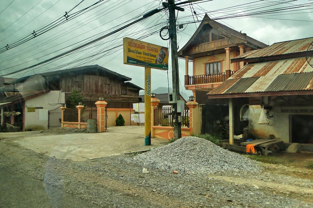 Vang Vieng District, Laos by Che Trung Hieu