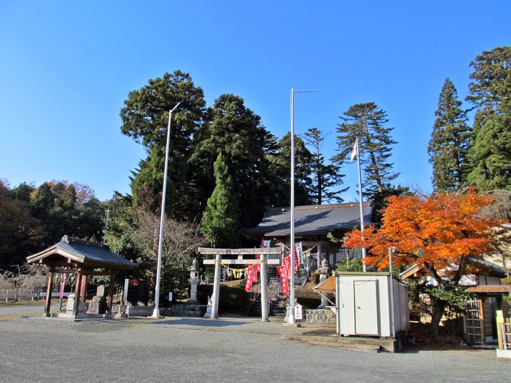 子眉嶺神社境内、Precincts of Kobimine-jinja shrine by Bachstelze