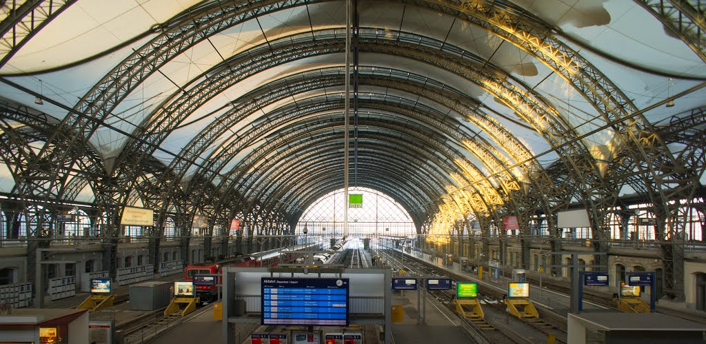 Hauptbahnhof Dresden - Kopfbahnhofsgleise by © DerSIGGY