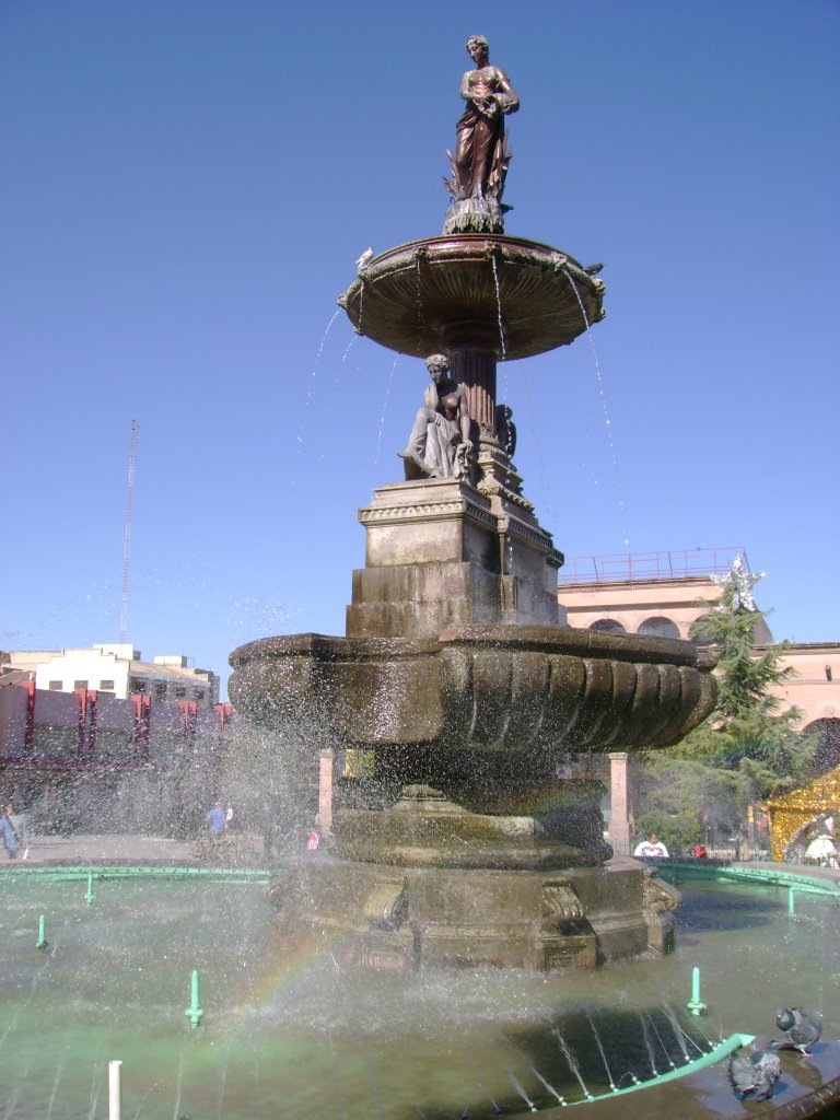 Fuente plaza de armas by Daniel He Ra