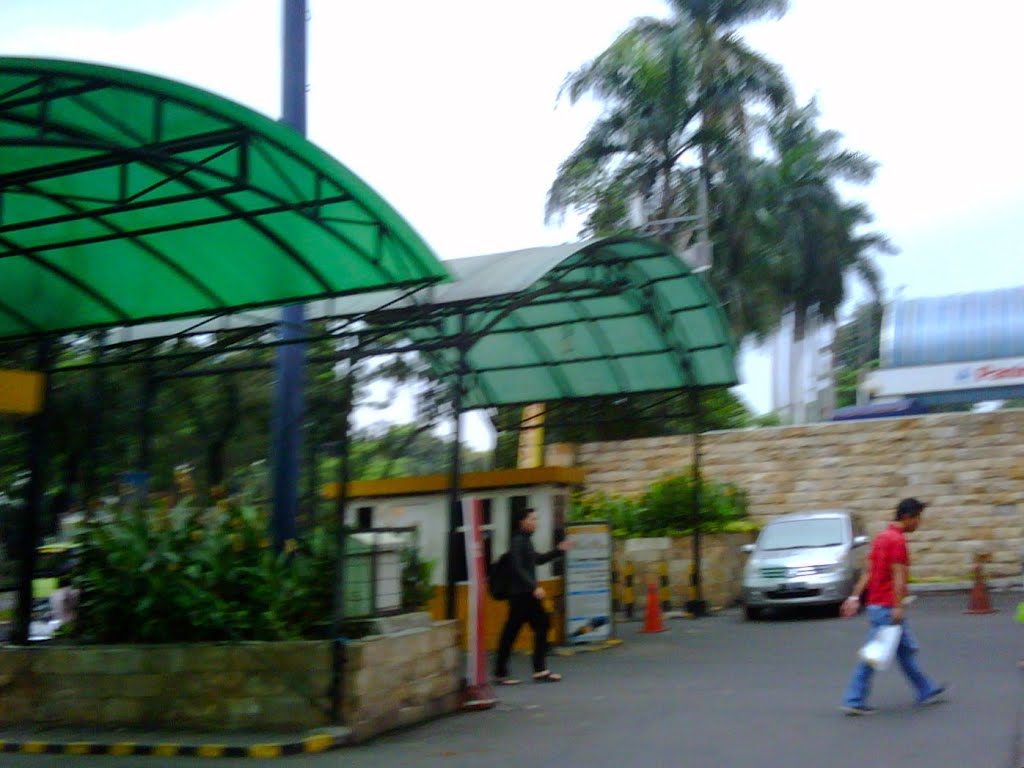 Ratu plaza entrance gate by DSAV