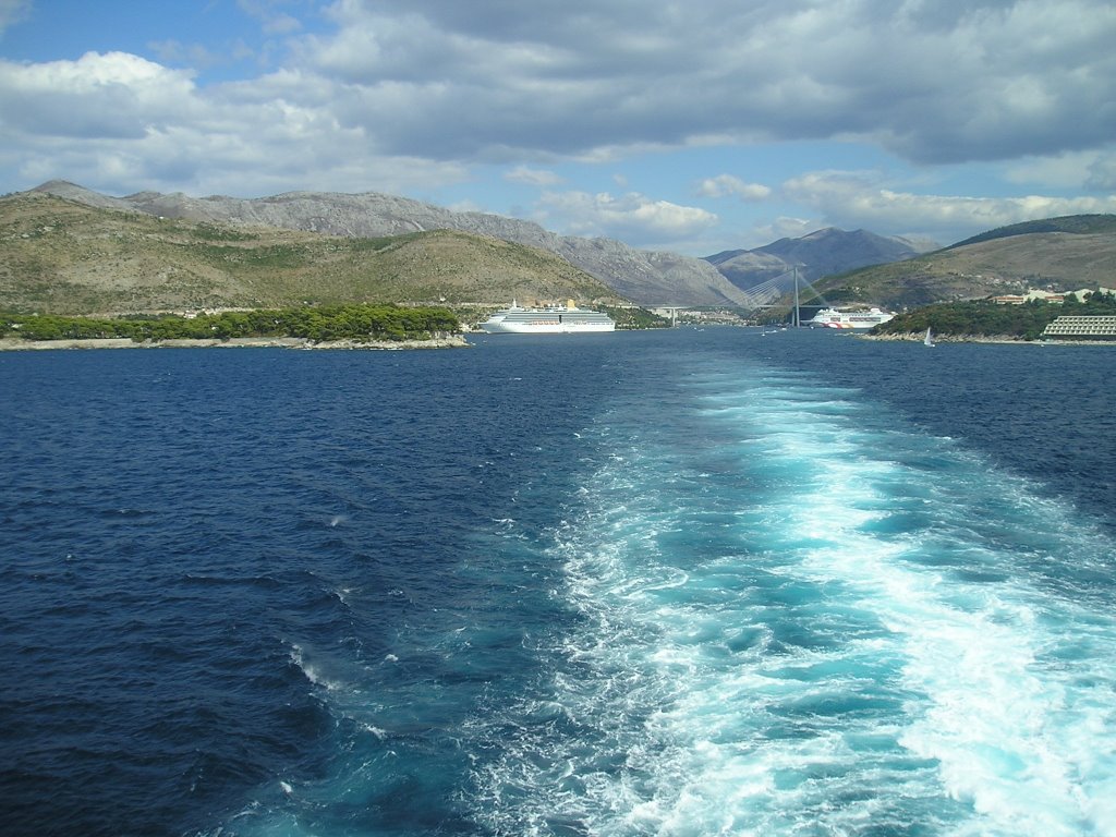 Uscita dal porto di dubrovnik by eliosss