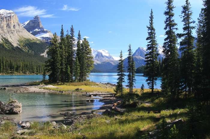 Maligne Lake (Spirit Island) by Frank Merfort