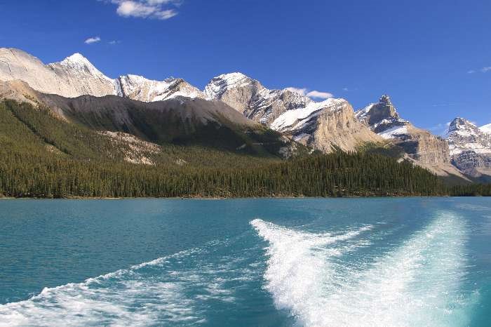 Maligne Lake by Frank Merfort