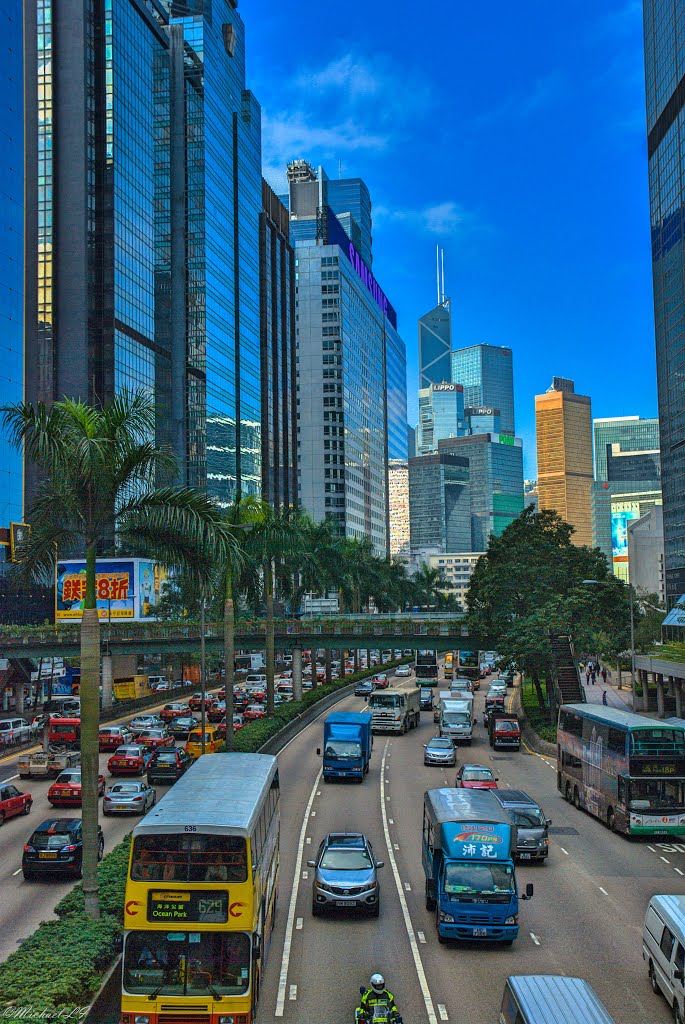 告士打道 Gloucester Road, Hong Kong by Michael LI