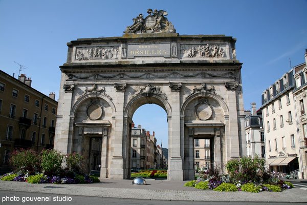 Porte desilles nancy by gouvenelstudio