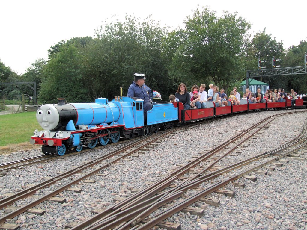 Eastleigh Lakeside Steam Railway by kniloc