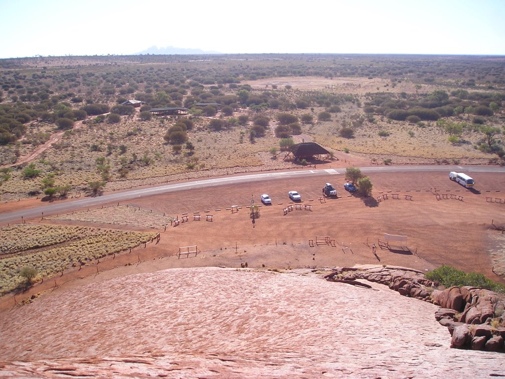 Vista de cima do Uluru by Eduardo Bitencourt