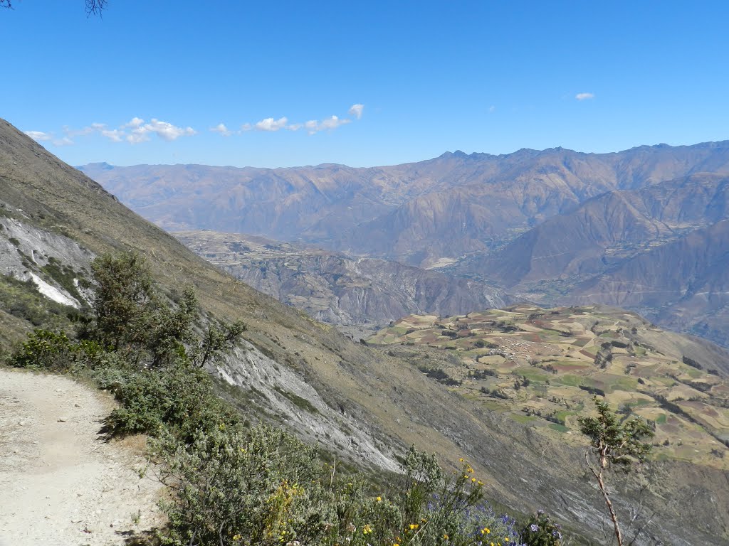 Bajada al valle del río Santa by mono andes