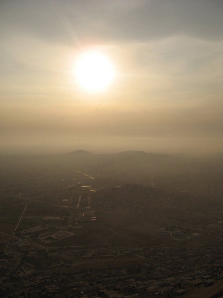 Amanece desde el Morro Solar-Lima by Christian Riveros A. - Apu Naturaleza y Cultu