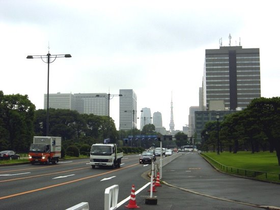 Front of palace (宮殿の正面) by densha