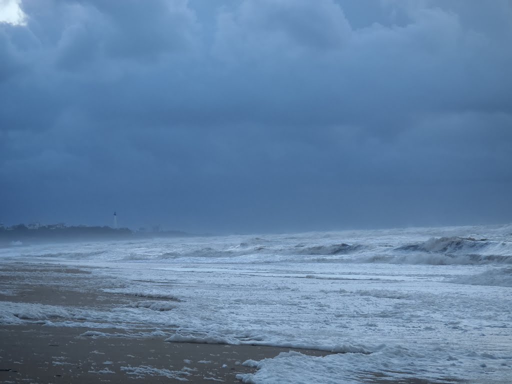 Orage, plage des cavaliers by Pierre M.