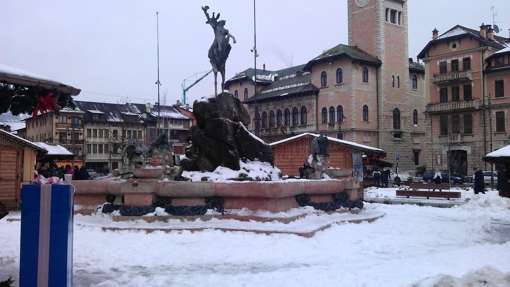 Neve a Piazza Carli con la Fontana del Fauno > Asiago (VI) by Salvatore Alessandro