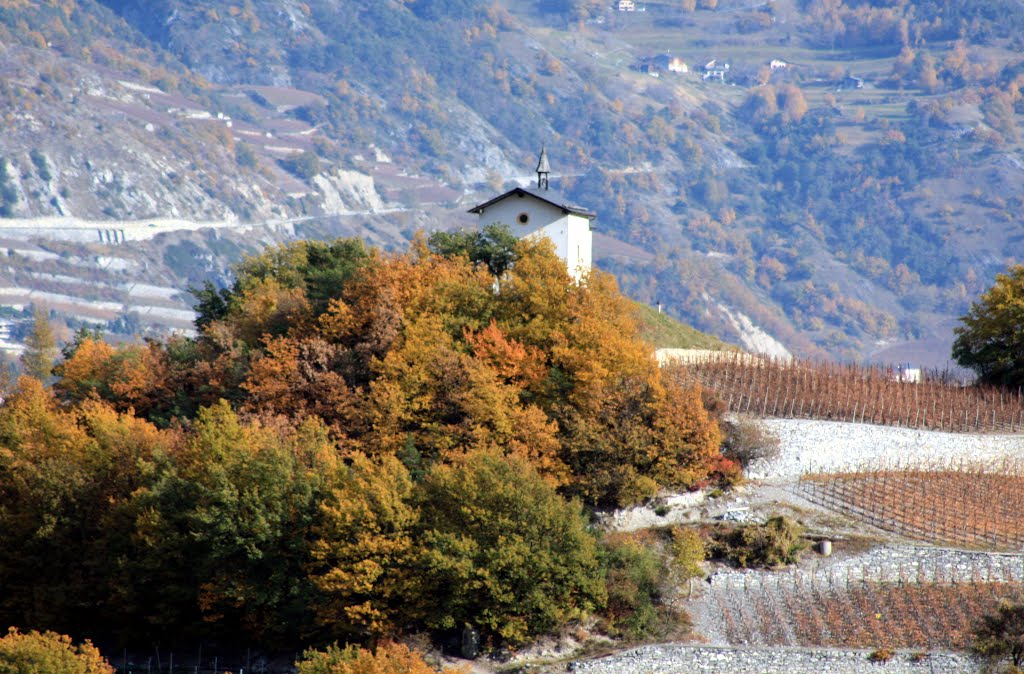 Salquenen - petite chapelle sur une colline by Charly-G. Arbellay