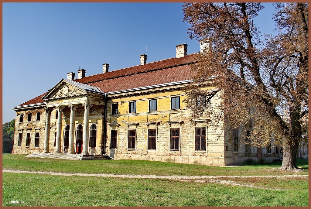 Lovasberény - Pálffy-Cziráky kastély 2012. by Lalakukk - I want the old Panoramio