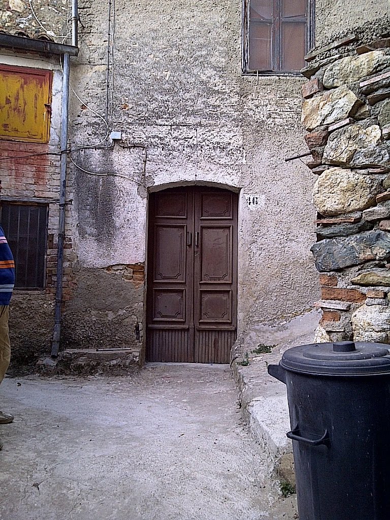 Porta di Casa Pasquale e Archangela Mammone Rose Italy, Sept 2011 by Gene Russo