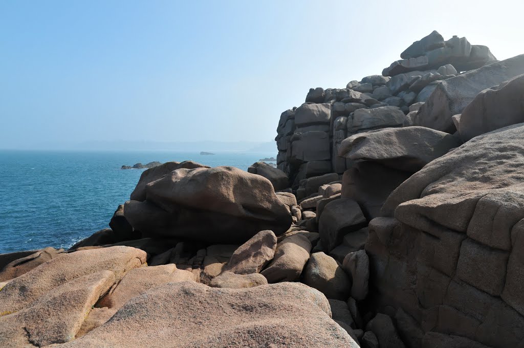 Granite Rocks - Perros Guirec by BritPlom