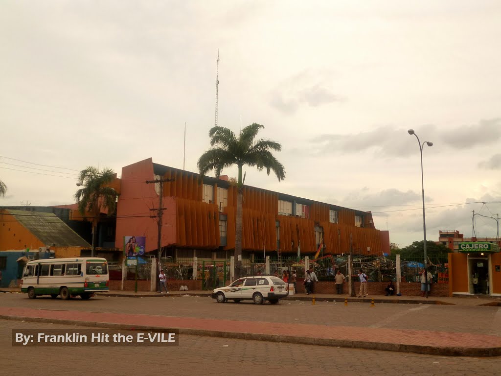 Oficialía Mayor de Defensa Ciudadana (ex terminal de buses Julio Prado Montaño) by W. Franklin Ovando F. (EVILE)