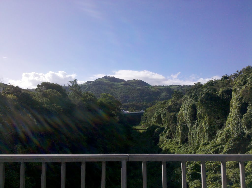 Montagnes depuis le pont de Saint Joseph by Thomas Kowalski