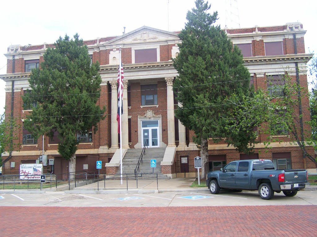 Hall County Courthouse- Memphis TX by kevystew