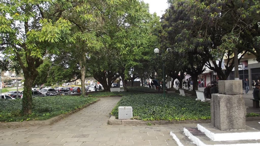 Praça da Matriz, Carlos Barbosa, RS by Ubirajara Buddin Cruz