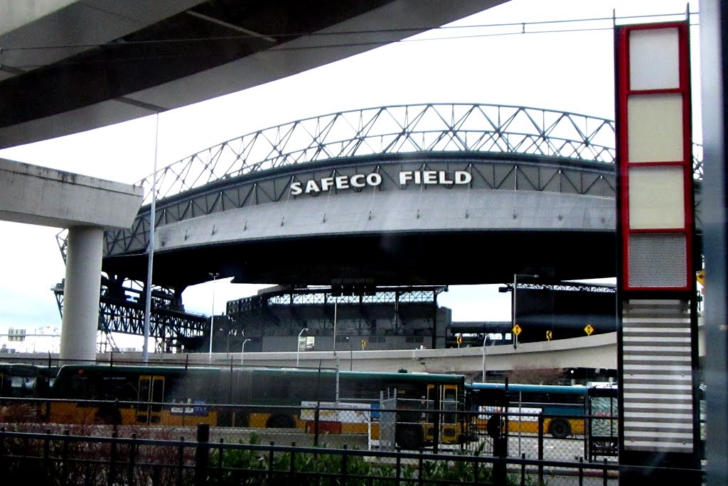 Safeco Field スタジアム駅 by Bohao Zhao