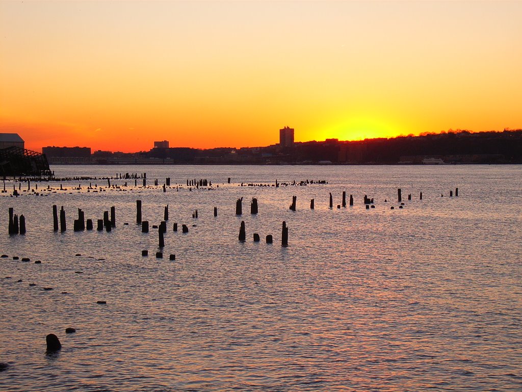 Hudson River by alanmica