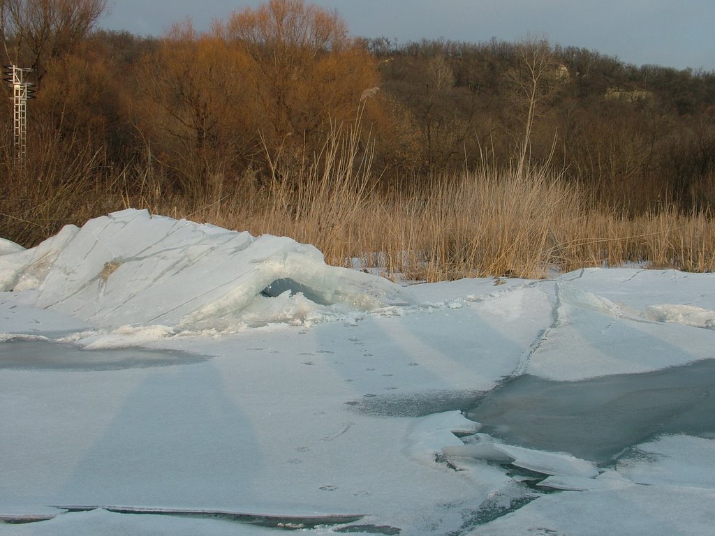 Árnyak a jégen - Shadows on Ice by Pinke László