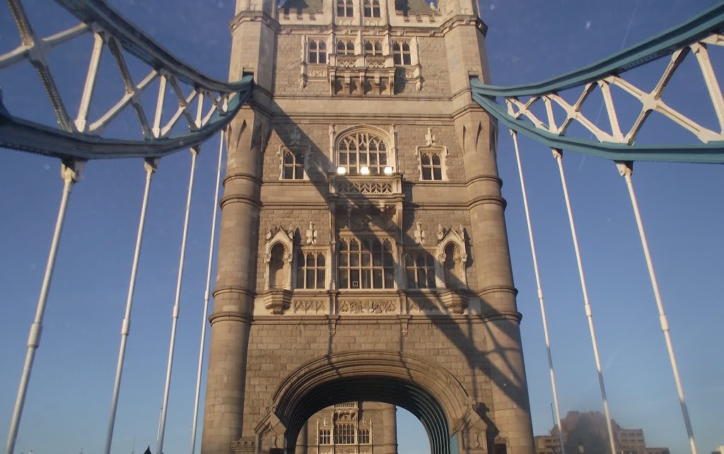 Tower Bridge by Mansour Eftekhari