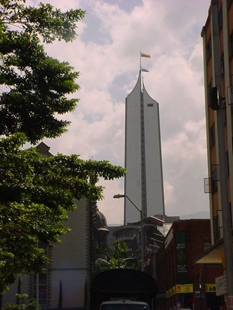 Torre Coltejer. by Adolfo Perales Huerta