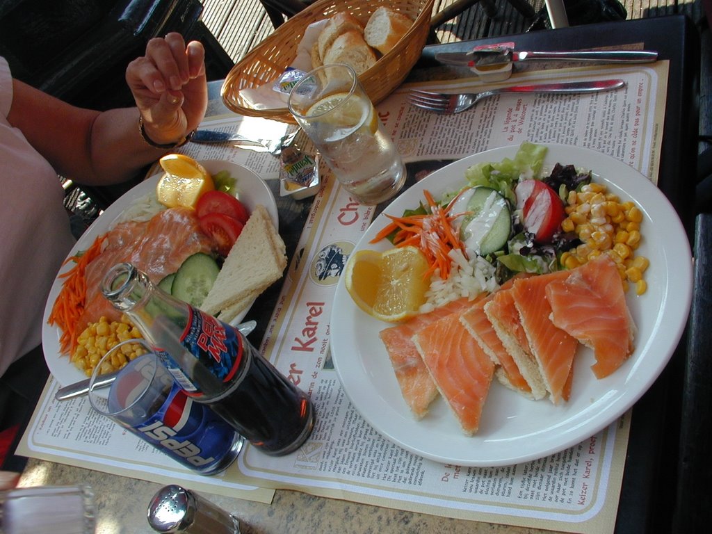 Grand Place - lunch by Gerald Stafford