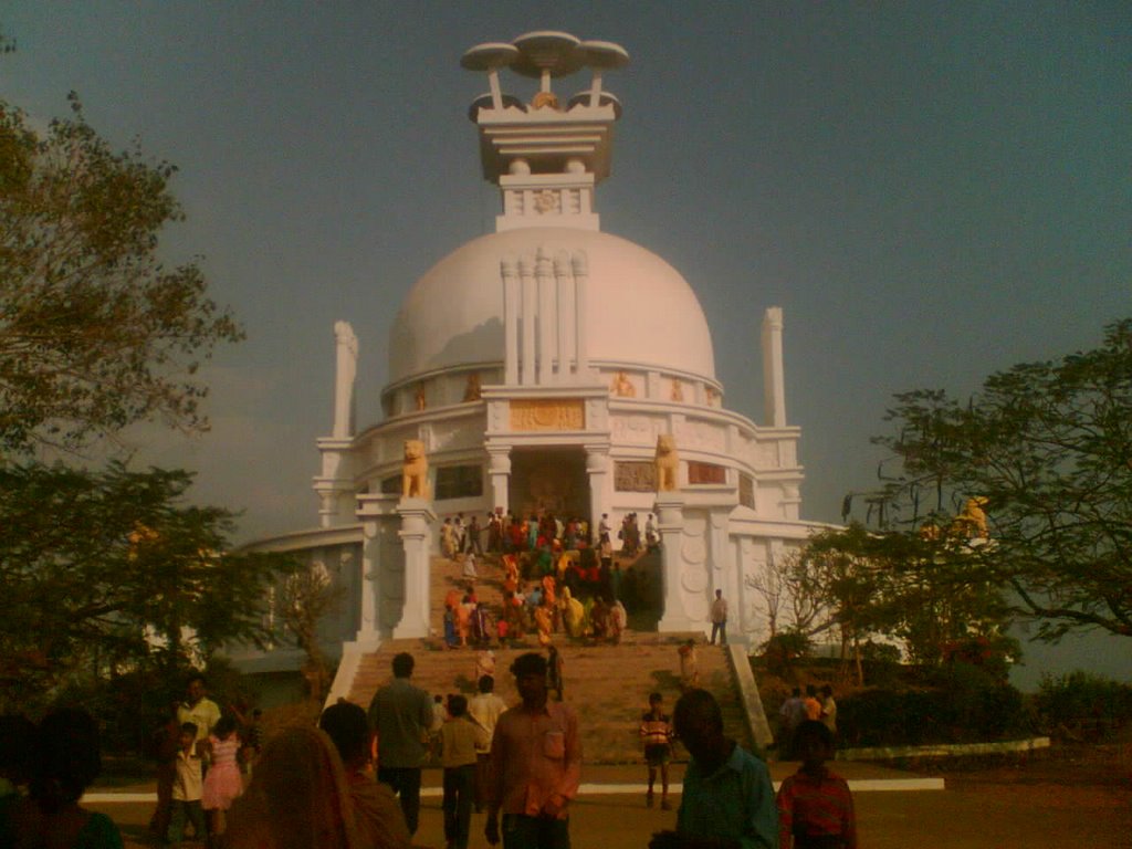 SHANTI STUPA, BHUBANESWAR by lmarndi