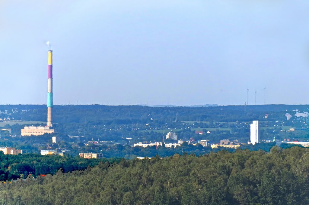 Weiter Blick zum 12 km entfernten Chemnitz by Rudolf Henkel