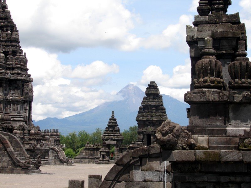 Prambanan Temple by iwan hainim