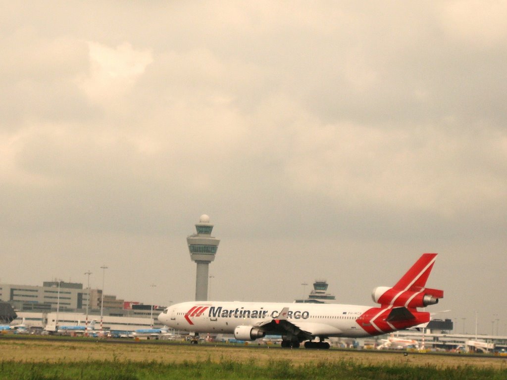 Martinair MD11 taxi at schiphol by jeffrex