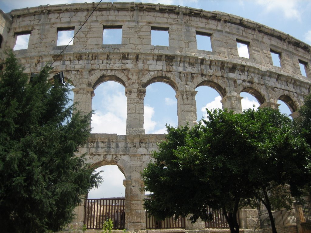 Amphitheatre in Pula by kapibara