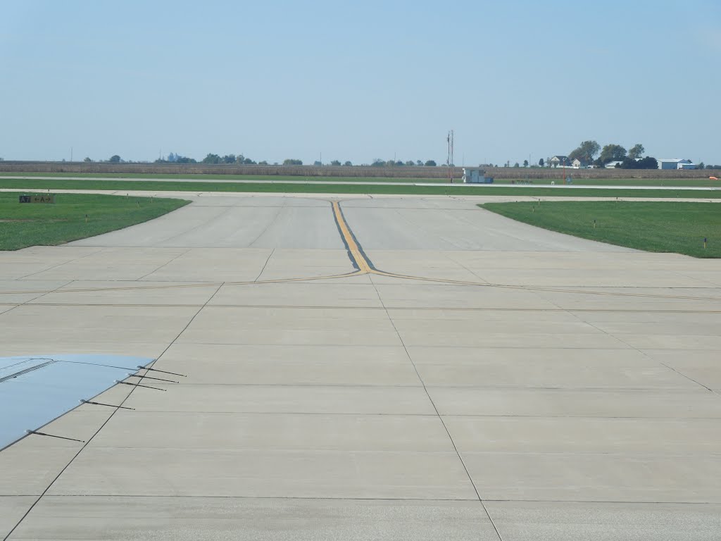 University of Illinois Willard Airport by plumgarden