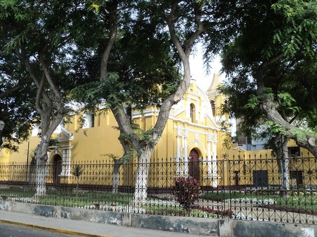 Plazuela de Iglesia Santa Ana by Arqueólogo   Rolando Arciga Soto