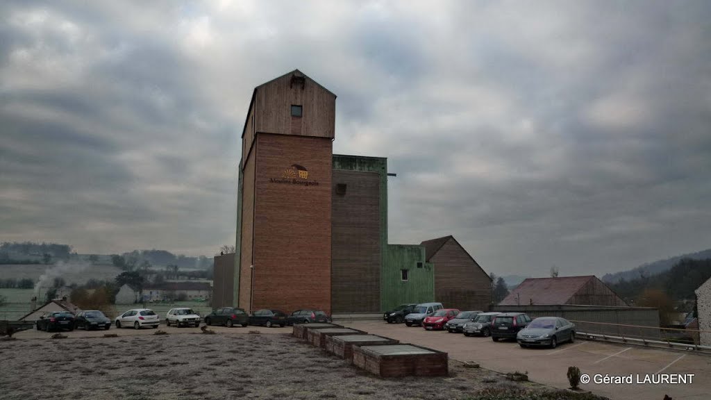 Verdelot - Les Moulins Bourgeois. Les blés sont achetés dans un rayon de 150 kilomètres autour du moulin, en Brie, dans le Gâtinais, en Beauce et en Champagne. by astrorail