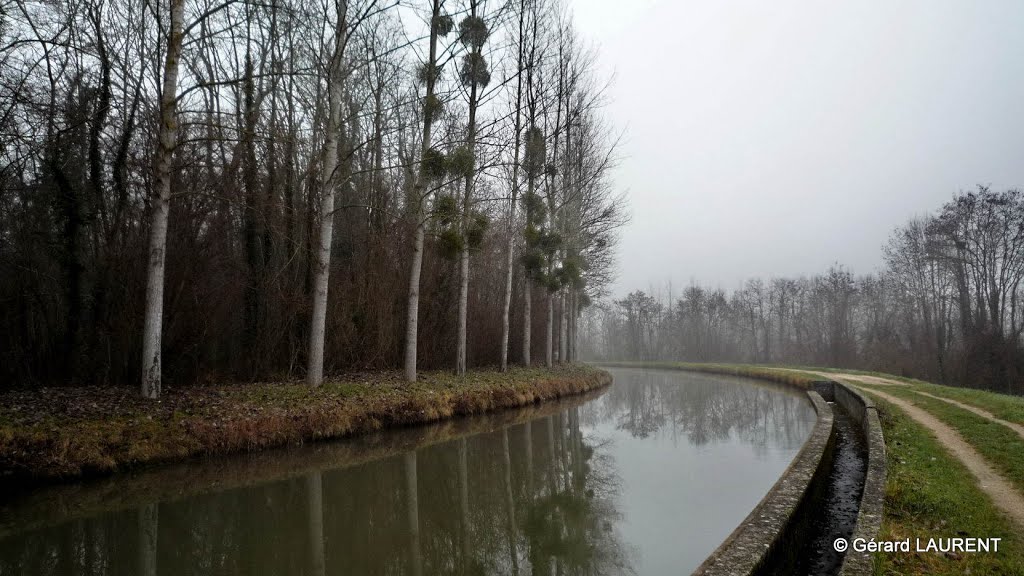 Ocquerre - Le canal de l'Ourcq (verso) by astrorail