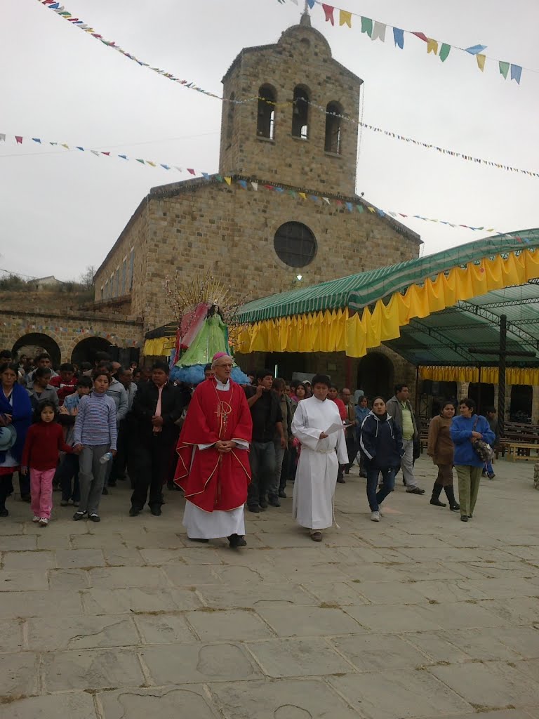 Peregrinación a la Virgen de Chaguaya, Iglesia de Chaguaya, Tarija, Bolivia by Pablo Cruz Gallardo